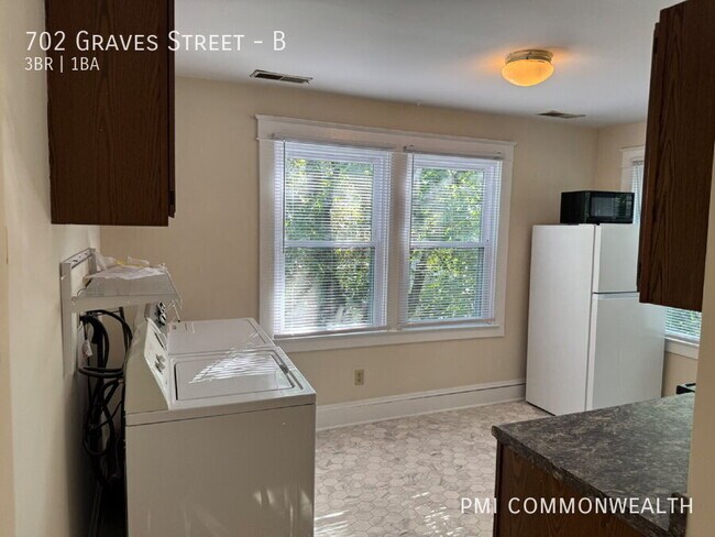 Foto del edificio - 702 Graves St