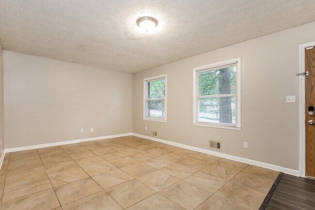Foto del edificio - 8486 Magnolia Dr