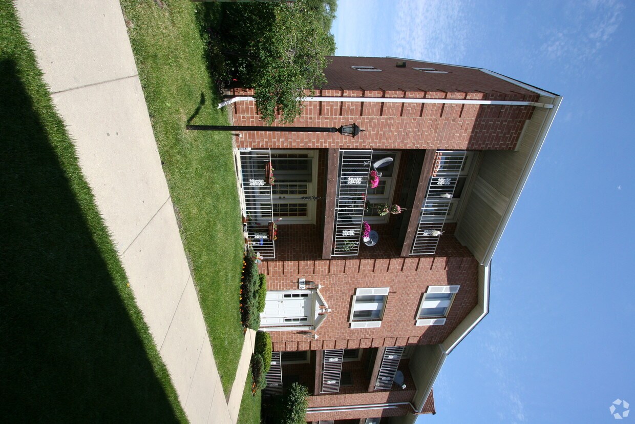 Building Photo - 1716 Sable Ln