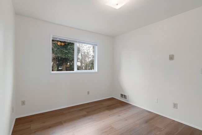 Building Photo - 2815 NE 7th St