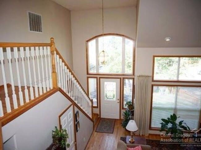 Building Photo - Spacious 4 Bed/2.5 Bath Home on Cul-De-Sac - NE Bend
