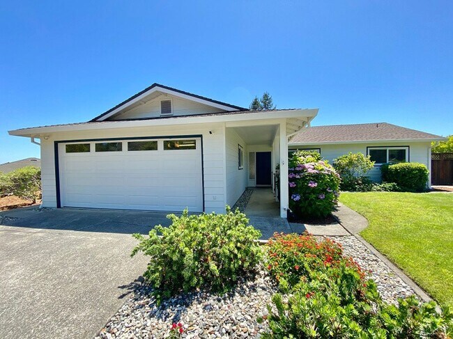 Foto del edificio - Beautifully Renovated Three Bedroom Browns...