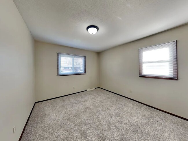 Foto del edificio - 6316 81st Ave N