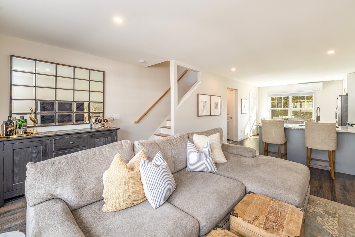 Foto principal - 94 N Bridebrook Rd