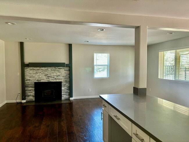 Foto del edificio - Beautiful 2100 sq ft Prescott home, 4 bed 2 bath with large upstairs loft on almost an acre of land!