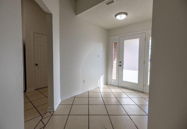 Foto del edificio - Beautiful 4-Bedroom Home in Ashford Park Community