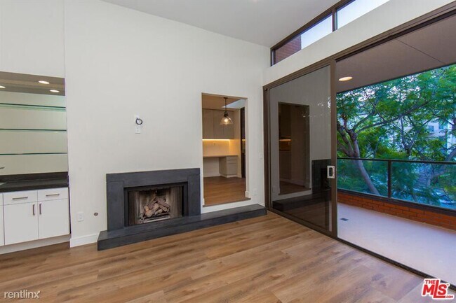 Building Photo - 415 S Spalding Dr
