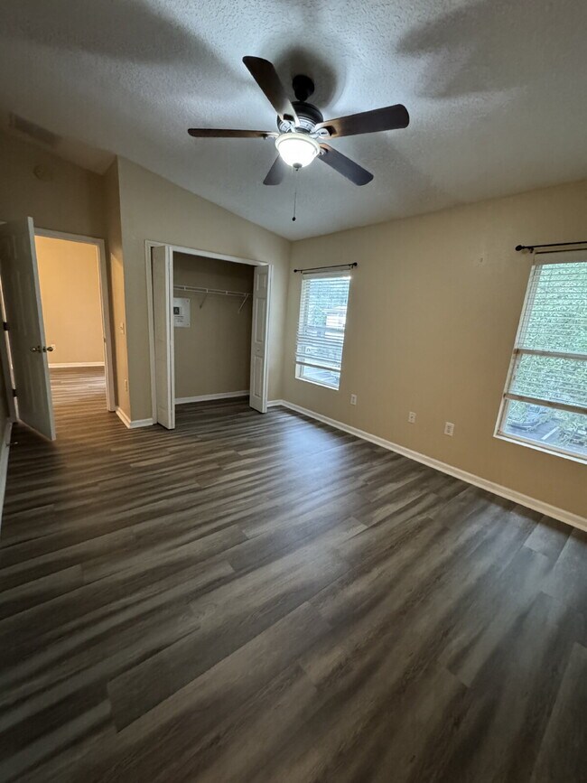 Foto del edificio - 2 Bed, 2 Bath Condo in Gated Community wit...