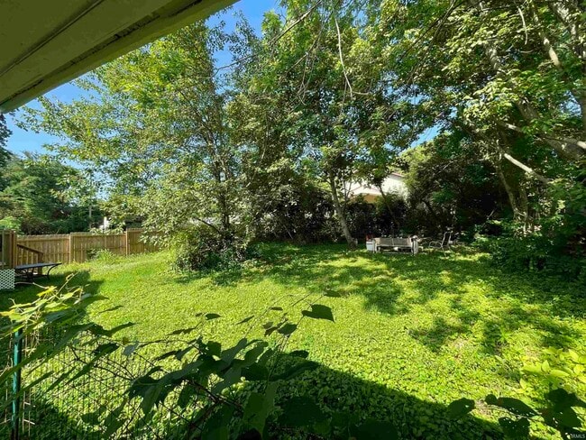 Building Photo - 2424 S Milton Dr