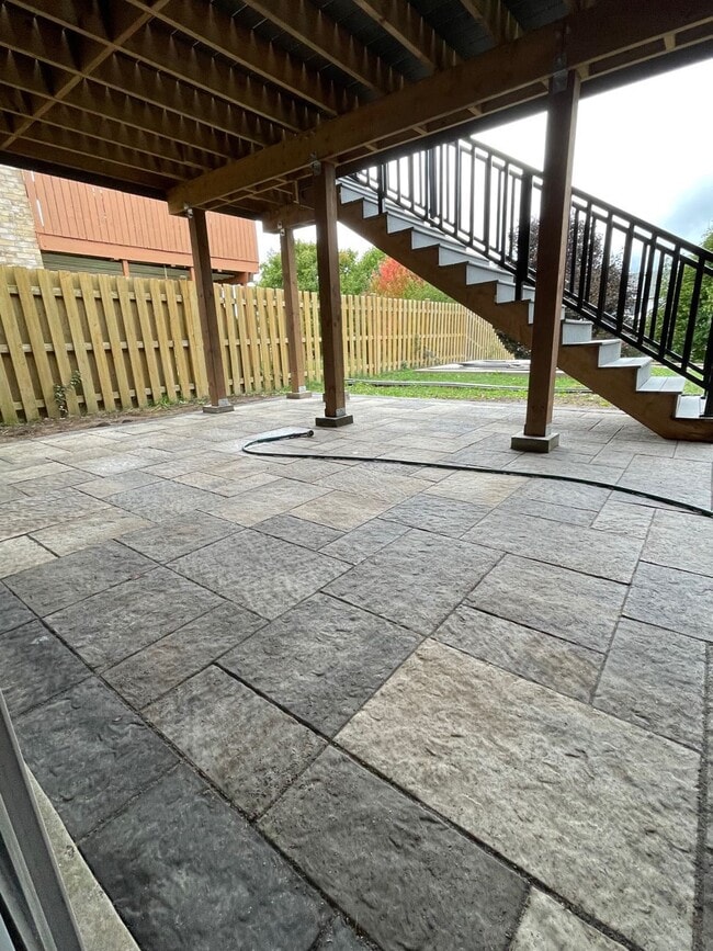 Building Photo - 169 Clair Rd W