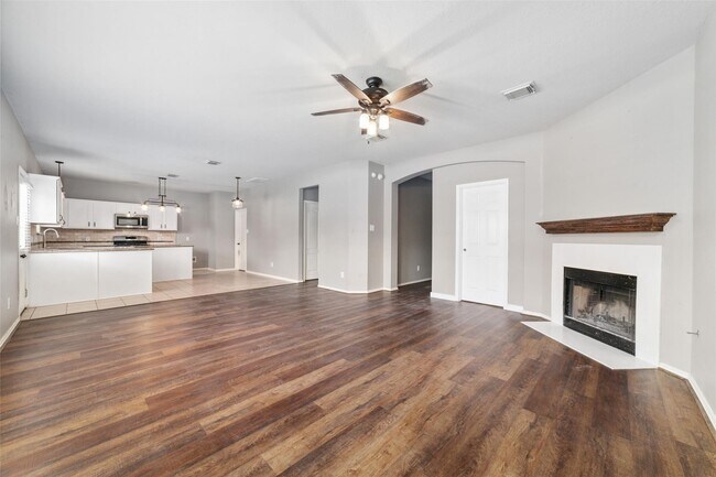 Building Photo - 9823 Lynette Falls Dr