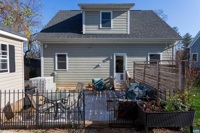 Building Photo - 1008 Locust Ln