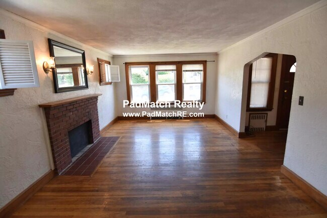 Foto del edificio - 236 Corey Rd