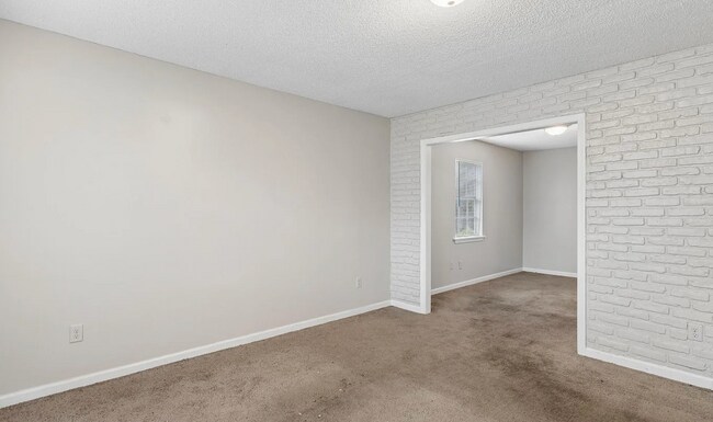 Foto del edificio - 501 Oak Crest Dr