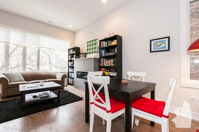 Foto del edificio - 909 N Leavitt St