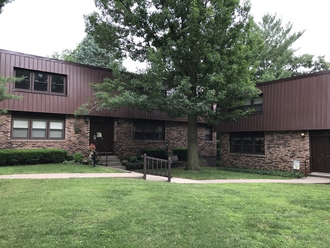 Building Photo - 524 Breezy Point Dr