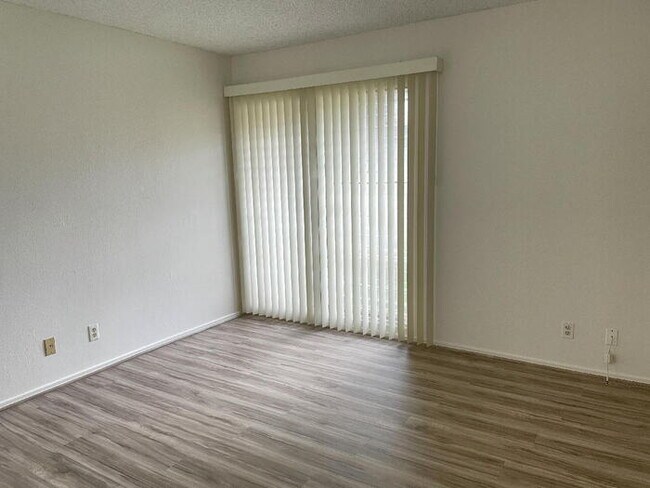 Foto del edificio - HAAWI WAY 2/1/1 duplex, W/D, storage, pati...