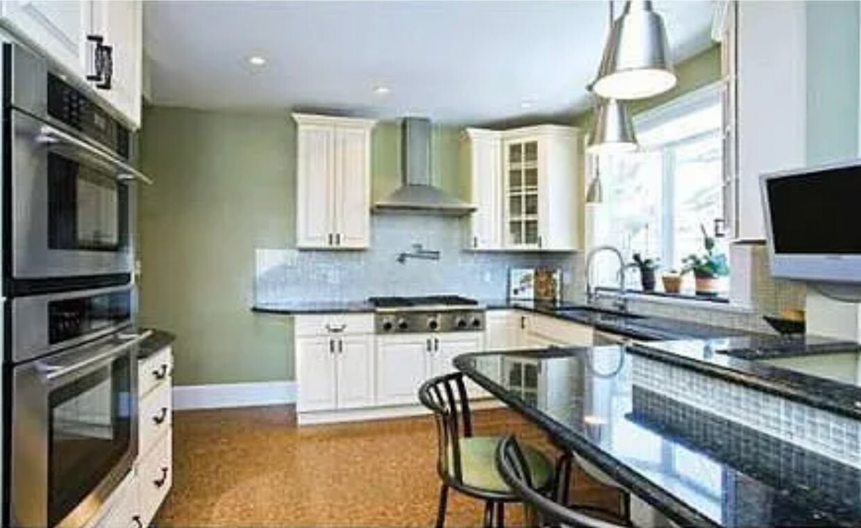 Foto principal - 112 Newtonville Ave