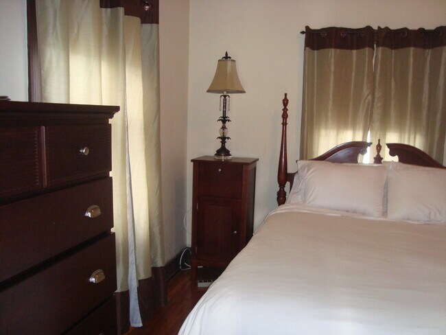 Quiet bedroom - 2748 C St
