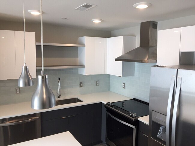 Foto del edificio - Rare Living Opening at Talbach Condominiums