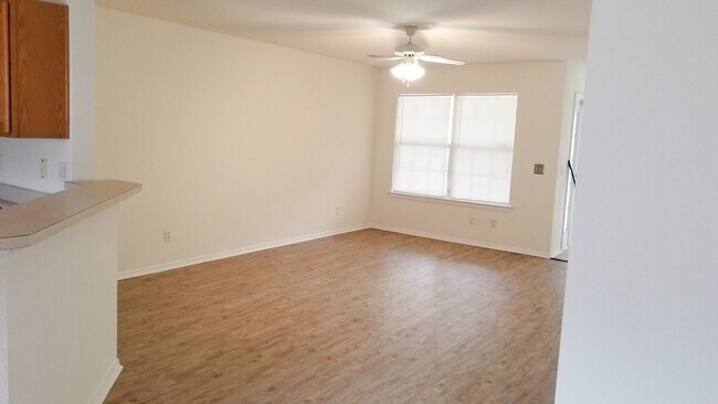 Foto del edificio - 321 Campus Ln