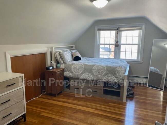 Building Photo - 533 Water St