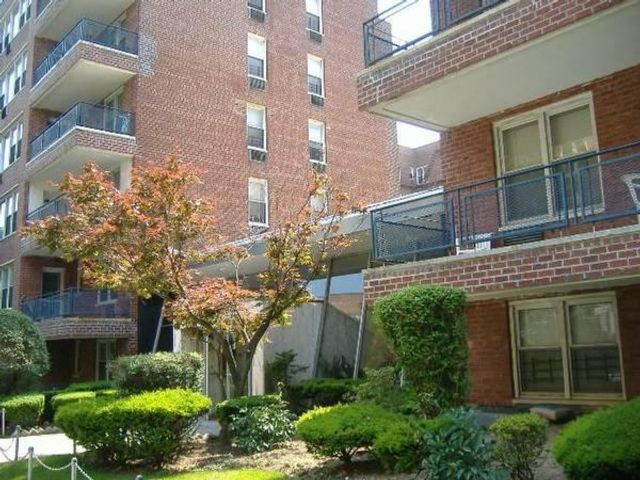 Primary Photo - 400 Argyle Rd
