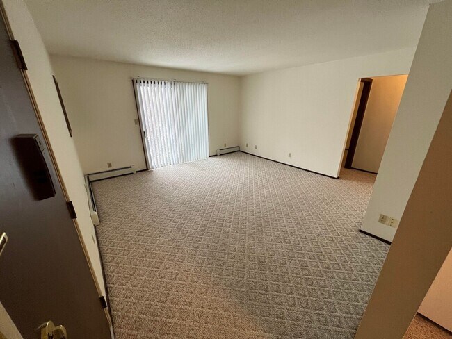 Building Photo - 709 Meadow Lane Court SE