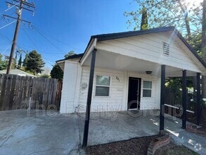 Building Photo - 821 W Houston Ave