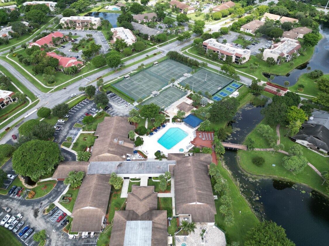 Foto principal - 10110 Cedar Point Blvd