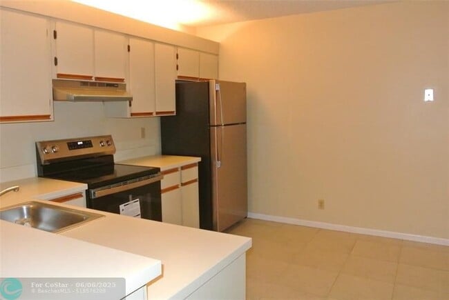 Building Photo - 5801 Riverside Dr
