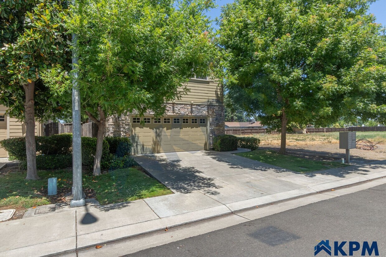 Primary Photo - Updated 2-Story, 3 Bedroom 2.5 Bath Single...