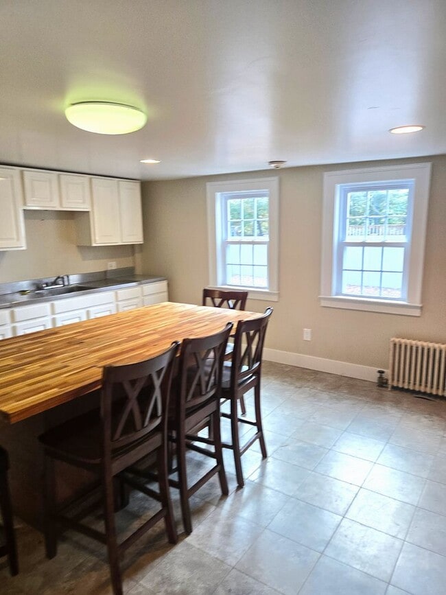 Foto del edificio - 363 Waterman Ave