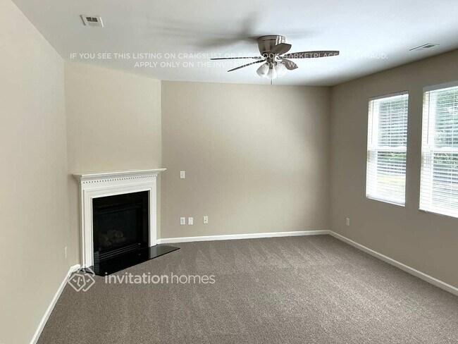 Foto del edificio - 7112 Bear Grass Ln