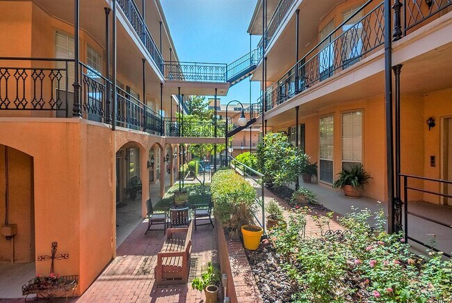 Foto del edificio - 6318 Richmond Ave