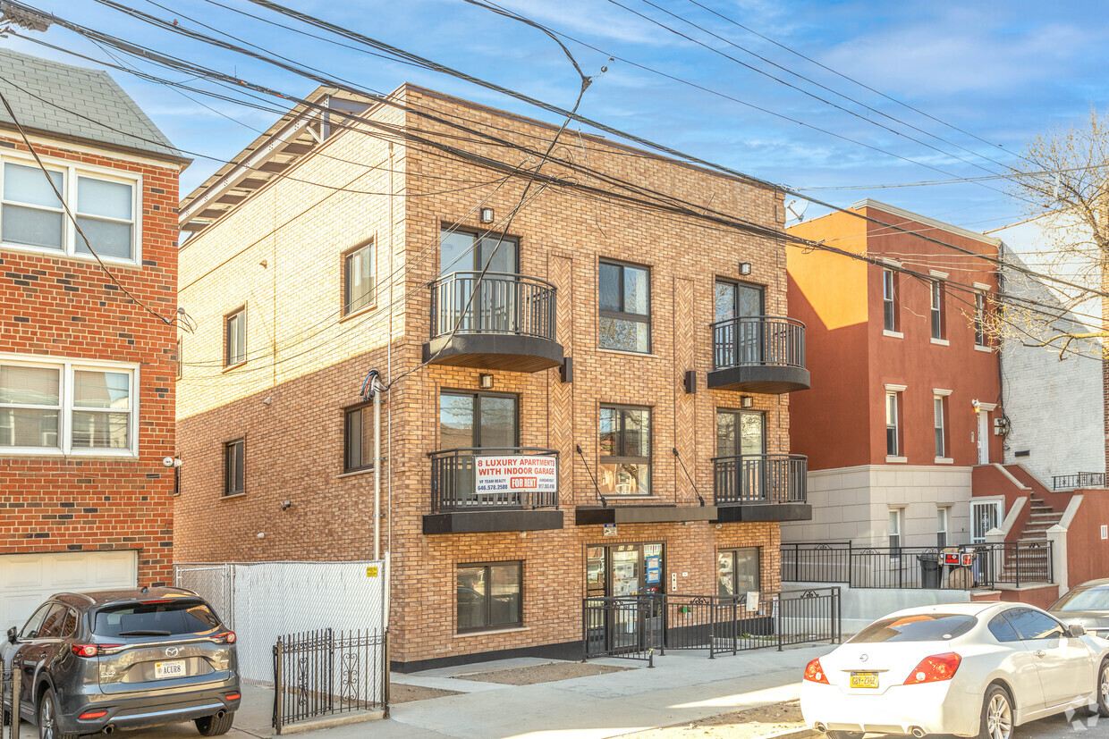 Foto principal - 25-82 43rd St