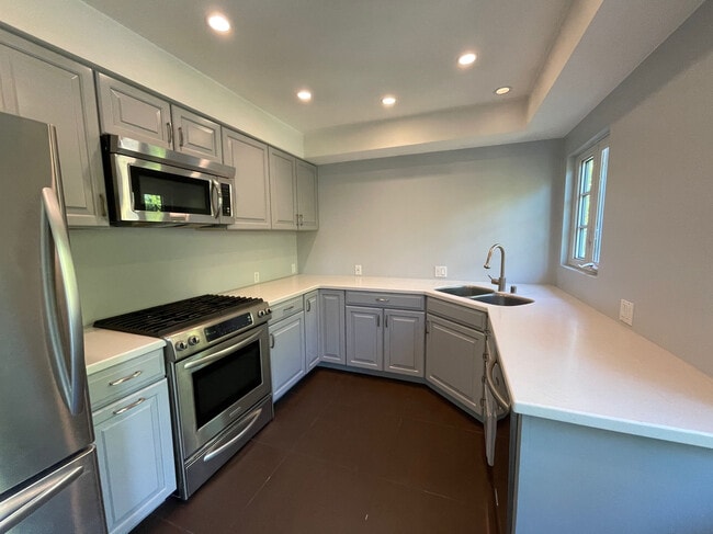 Kitchen - 4507 Finley Ave
