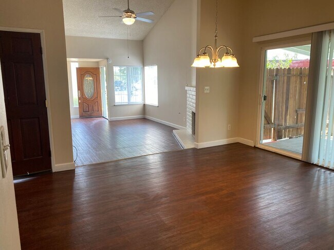 Building Photo - 6834 Trovita Way