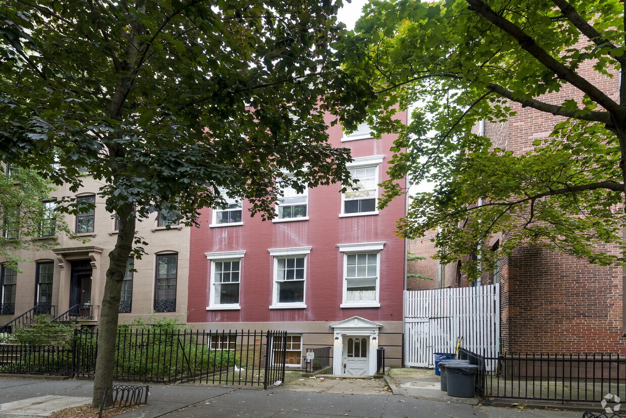 Primary Photo - 66 Cranberry St