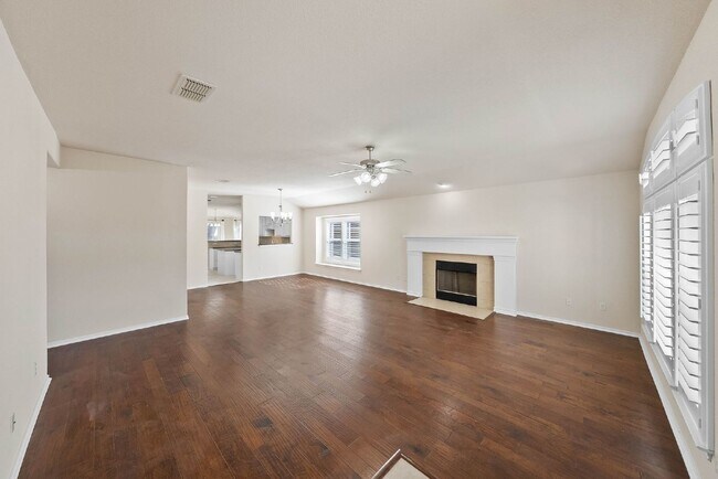 Building Photo - Gated Community - Resort Amenities