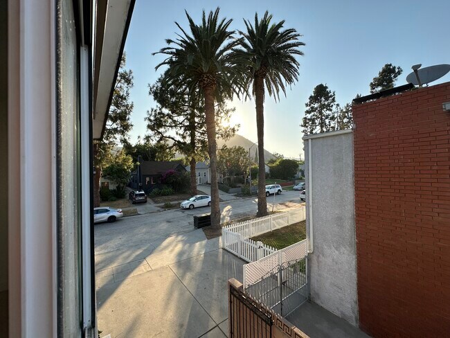 Foto del edificio - 4123 Edenhurst Ave