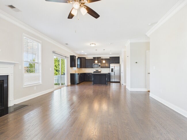 Foto del edificio - 8810 Douglas Palace Ct