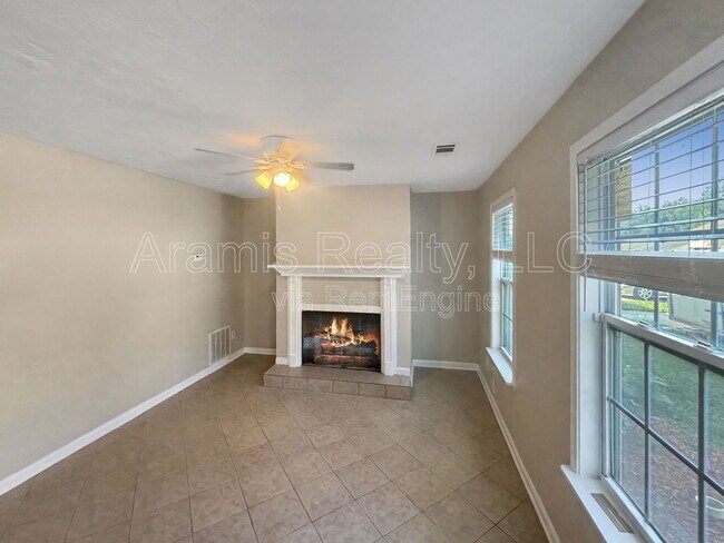 Foto del edificio - 5542 Pine Gate Dr