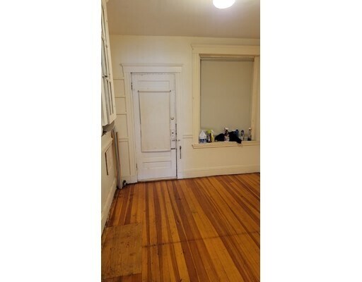 Building Photo - 152 Minot St