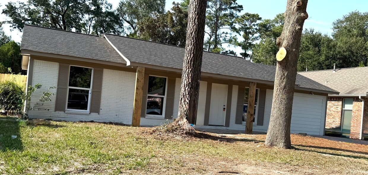 Primary Photo - 1407 W Donovan St
