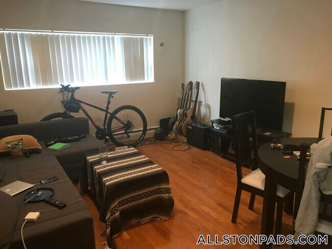 Building Photo - 34 Gardner St