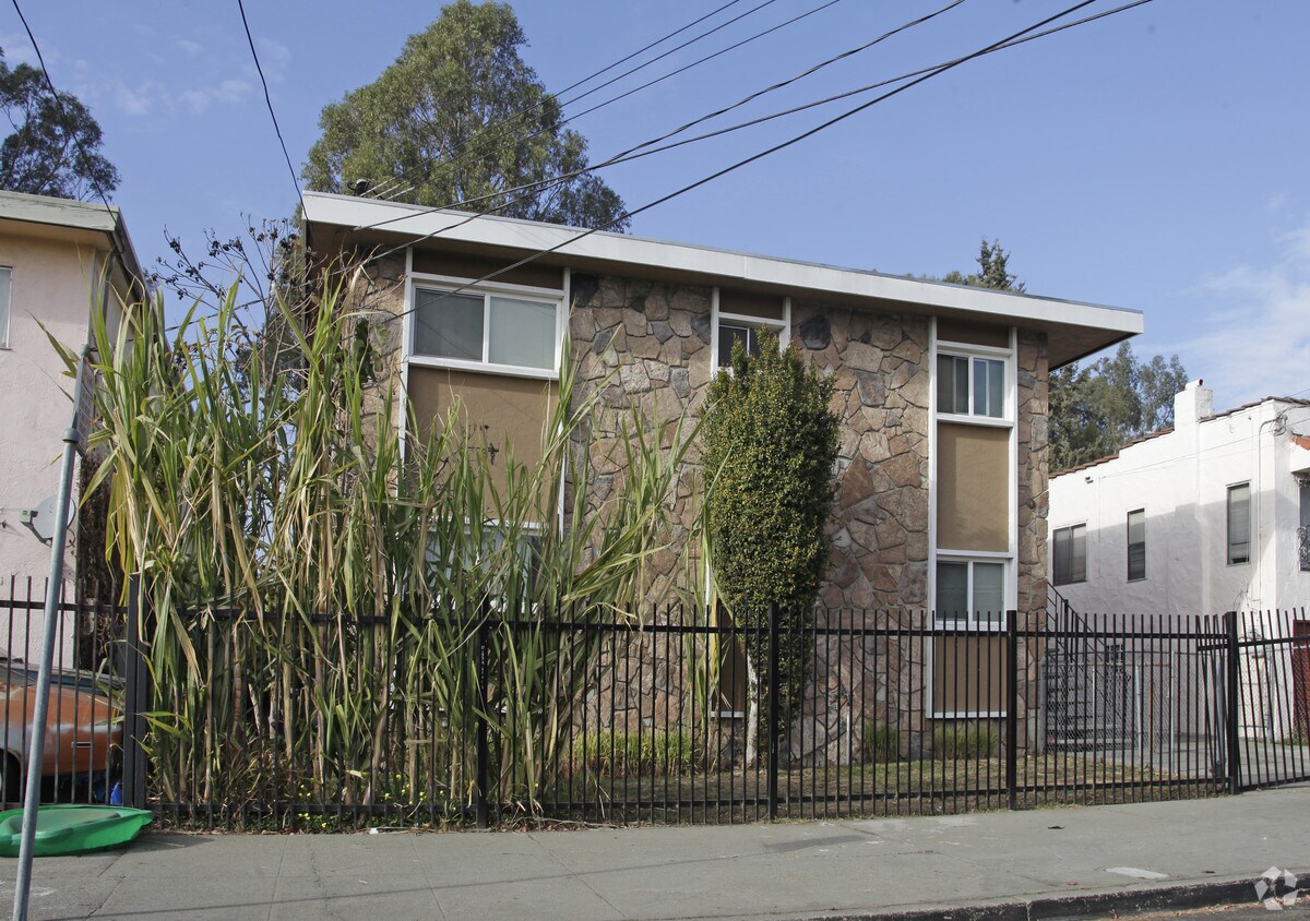 Building Photo - 2369 Humboldt Ave