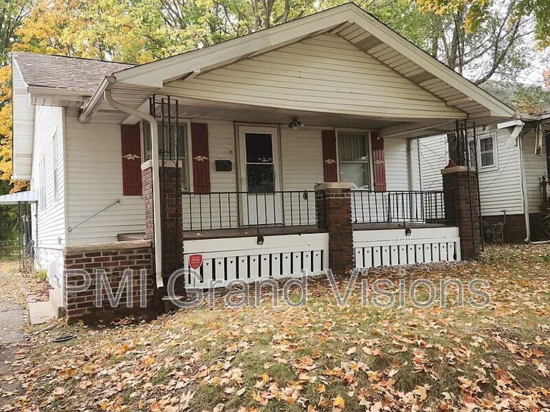 Primary Photo - 2055 E Prairie Ave
