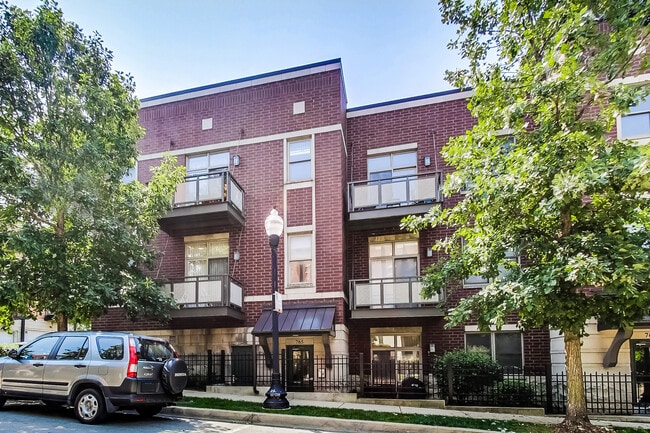 Building Photo - 765 W 15th St