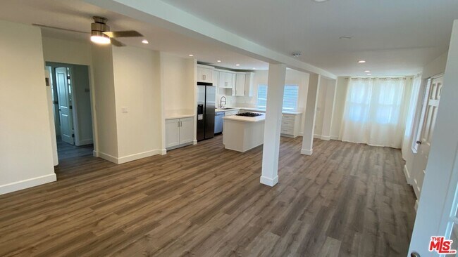 Foto del edificio - 334 N Coast Hwy